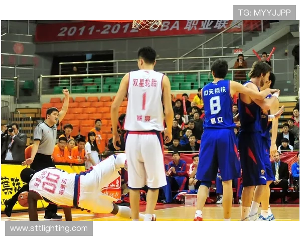 全运会篮球赛评析：北京队灵活性展现出色战术执行力与团队配合