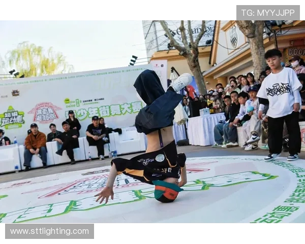 南京滑板队在世界街舞大赛中以89分高居积分榜首位