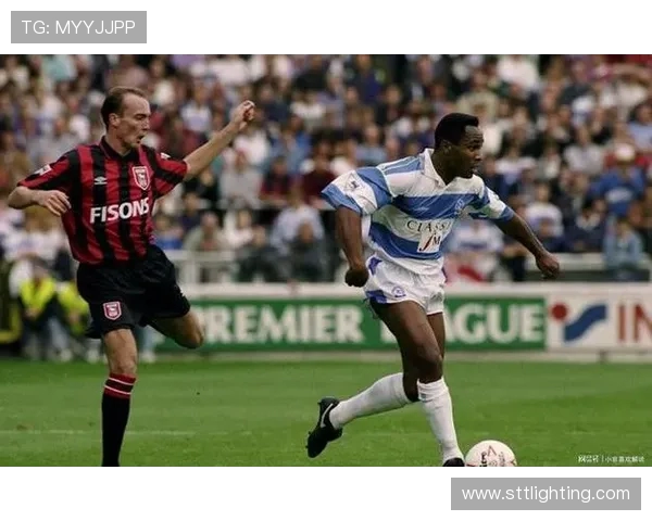 女王公园主场迎战诺维奇全力争胜展现球队实力与斗志