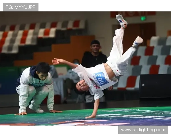 成都街舞队在世界滑板锦标赛中的默契配合与精彩表现分析